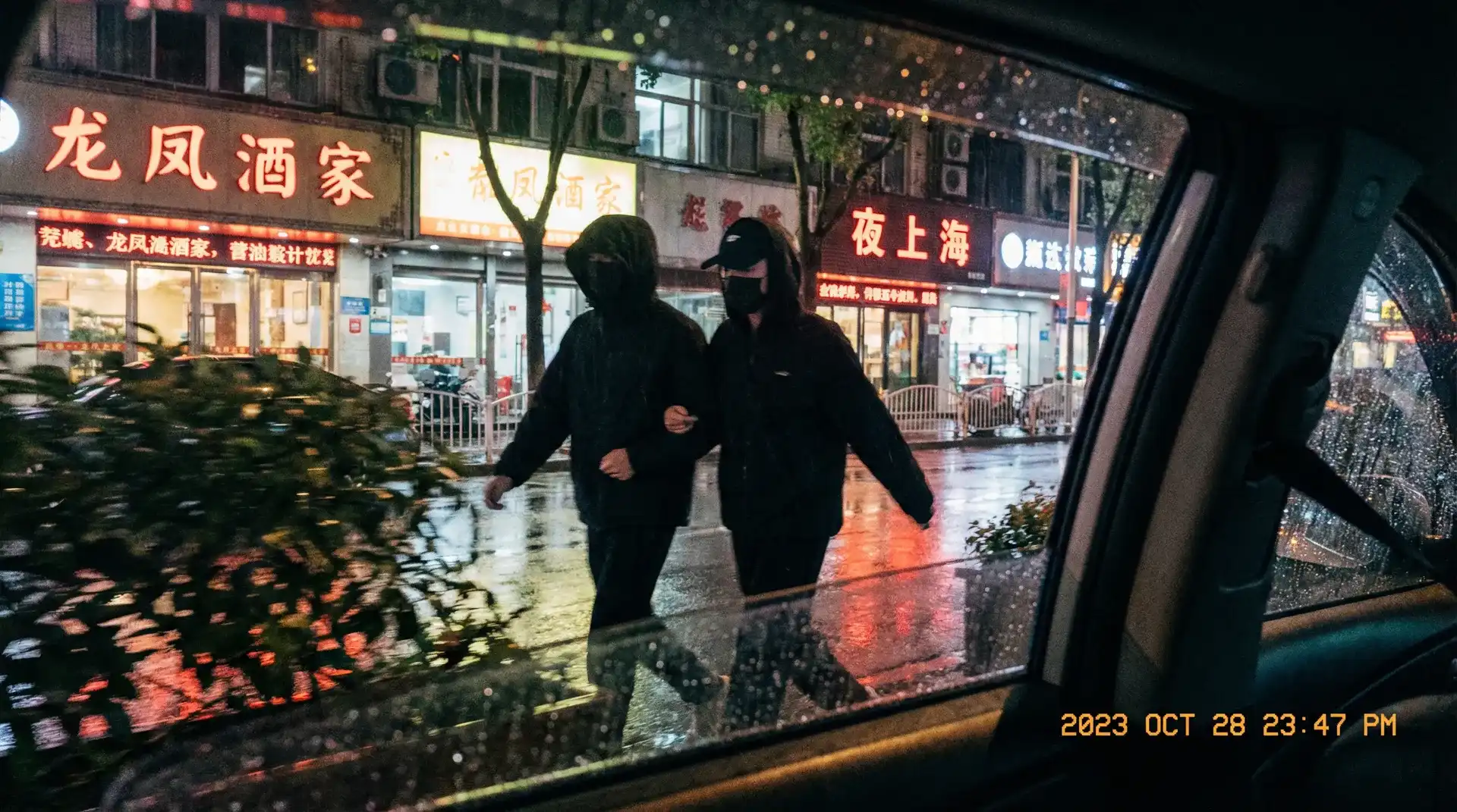 天博综合体育app - 顶流明星深夜密会现场抓拍照片